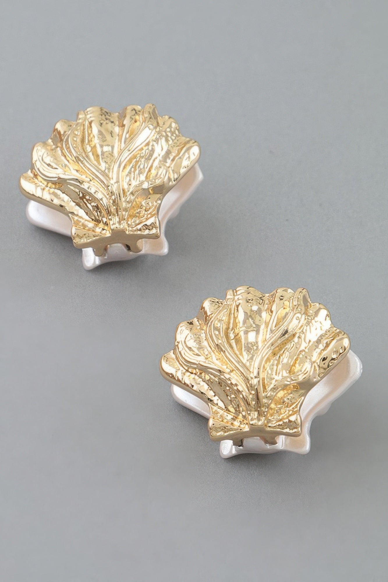 Women's Earrings Studs Clamshell BYMANYC ยฎ New York HAMPTONS CLAMSHELL - New Collection